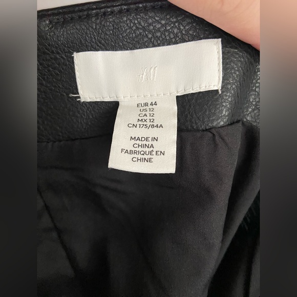 H&M Faux Leather Skirt - Size 12 - Picture 3 of 4
